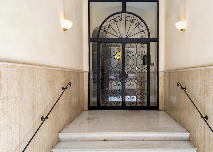 The Rent - Three-room With View Of The Portico D'ottavia