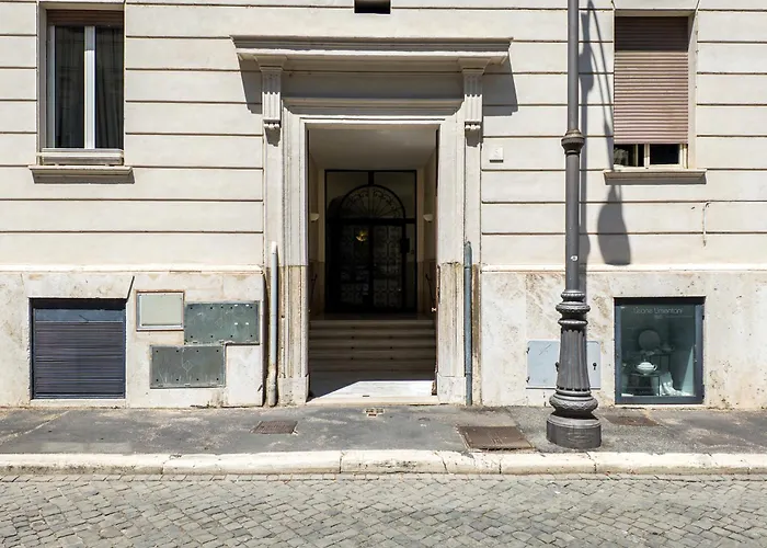 The Rent - Three-room With View Of The Portico D'ottavia Daire