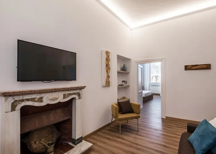 The Rent - Three-room With View Of The Portico D'ottavia Daire