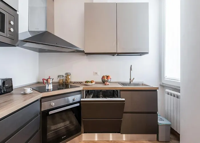 The Rent - Three-room With View Of The Portico D'ottavia Daire Roma