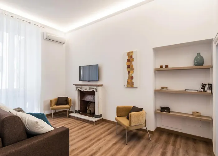 The Rent - Three-room With View Of The Portico D'ottavia Roma