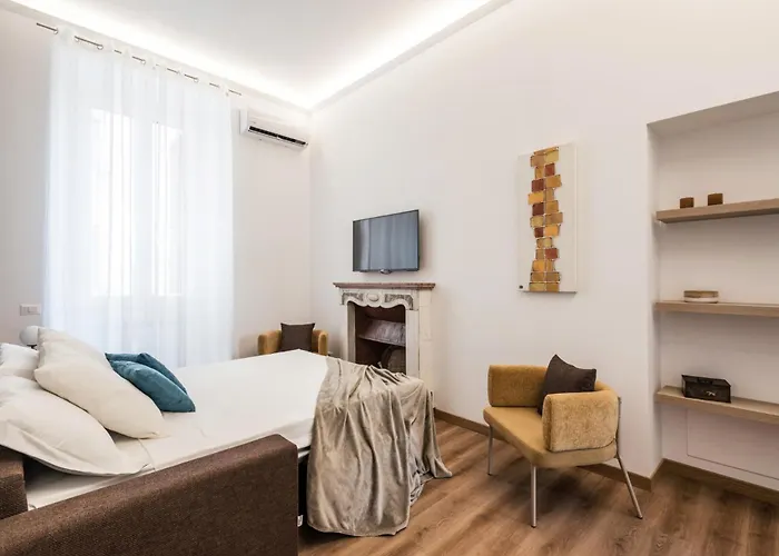 The Rent - Three-room With View Of The Portico D'ottavia * Roma