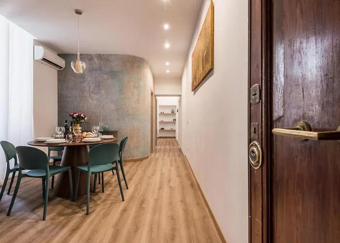 The Rent - Three-room With View Of The Portico D'ottavia Daire
