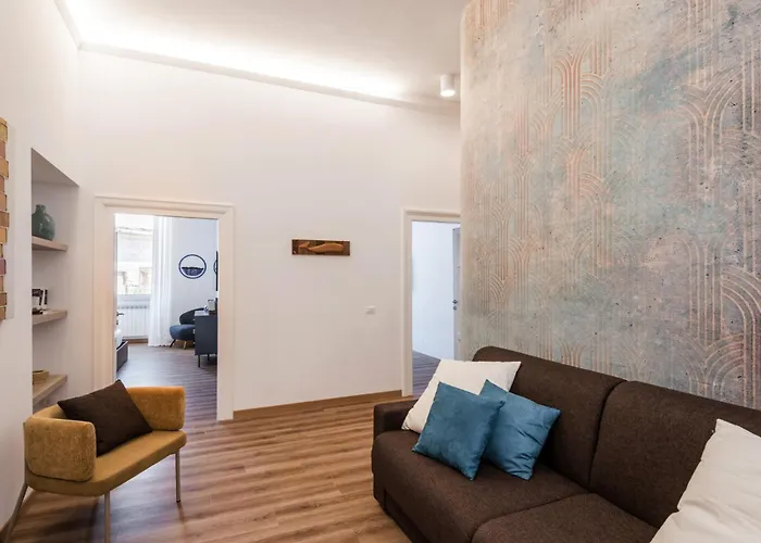 The Rent - Three-room With View Of The Portico D'ottavia Daire