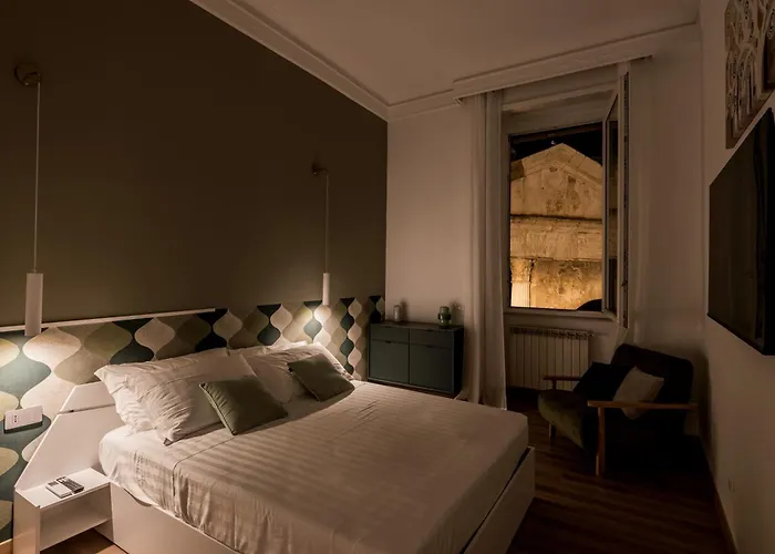 The Rent - Three-room With View Of The Portico D'ottavia Daire